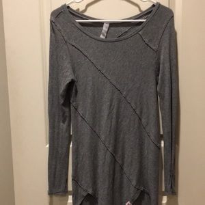 Vimmia round neck top long sleeves exposed seams triangle hem no size see chart